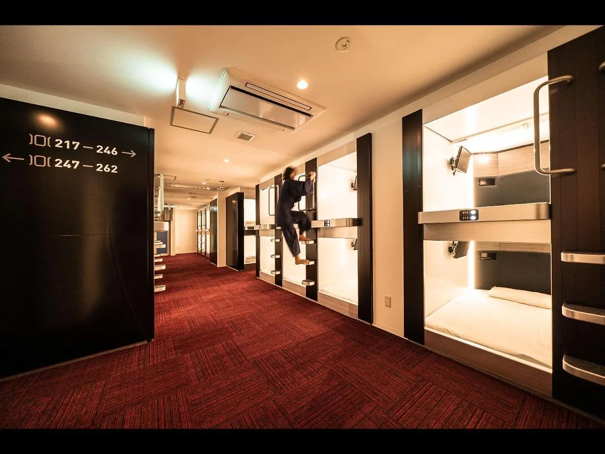 Capsule hotel Capsule Plus Yokohama Sauna & Capsule